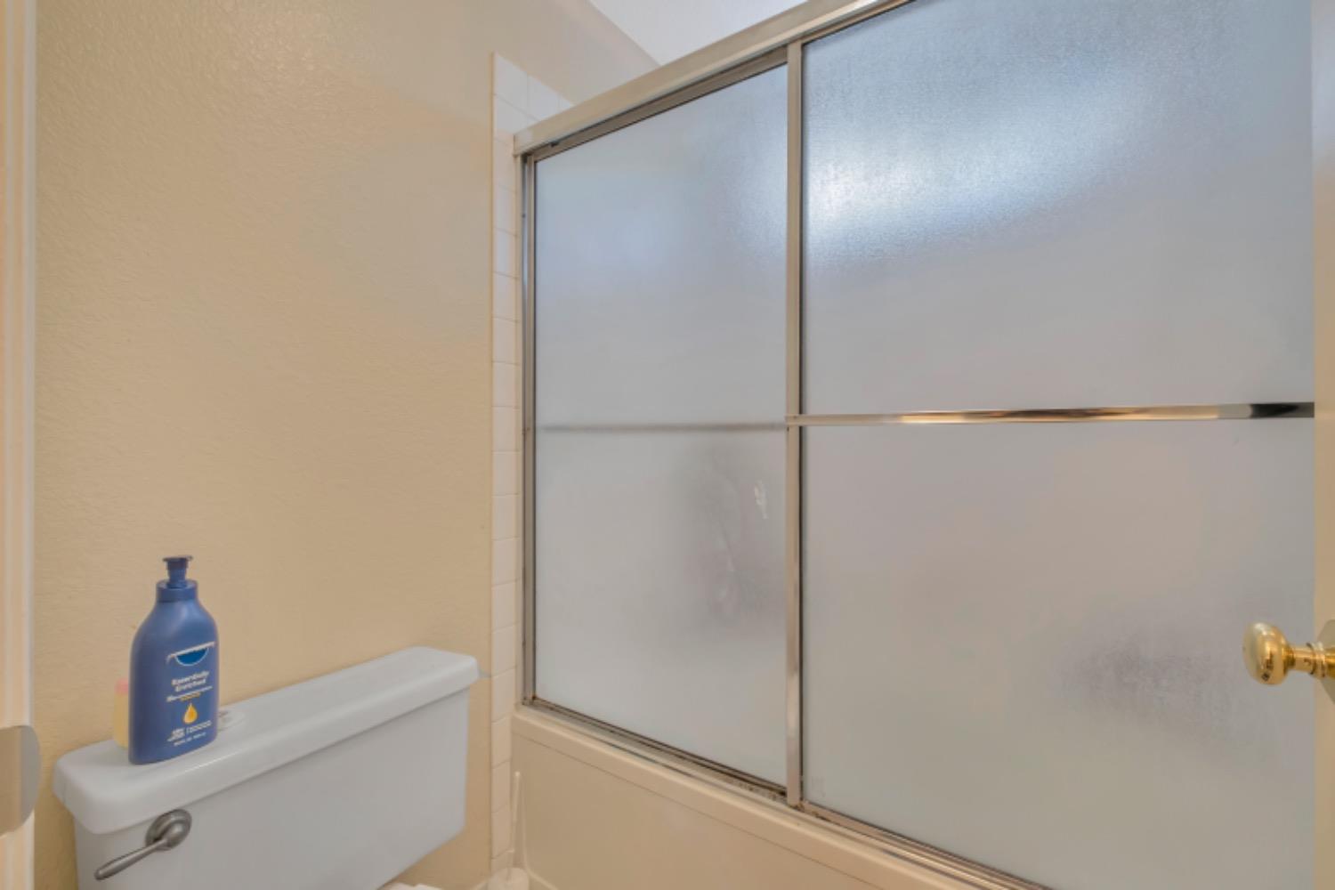 Detail Gallery Image 13 of 21 For 235 Touchstone Pl, West Sacramento,  CA 95691 - 3 Beds | 2/1 Baths