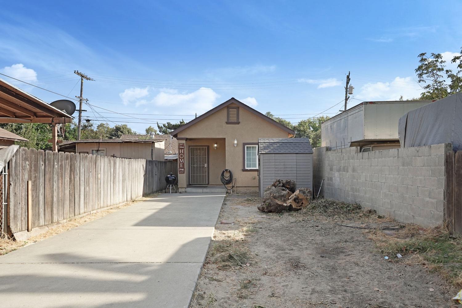 Detail Gallery Image 4 of 27 For 207 California Ave, Modesto,  CA 95351 - 2 Beds | 2 Baths