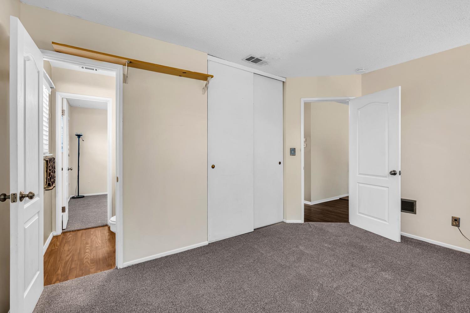 Detail Gallery Image 12 of 34 For 1512 Bay St, Los Banos,  CA 93635 - 3 Beds | 1/1 Baths