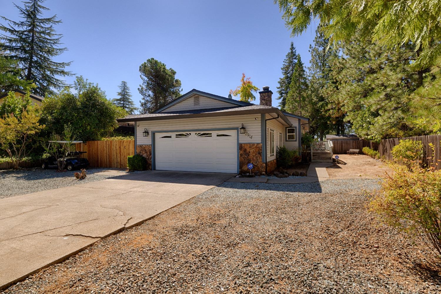 Detail Gallery Image 2 of 39 For 2914 Camino Heights Dr, Camino,  CA 95709 - 3 Beds | 2 Baths