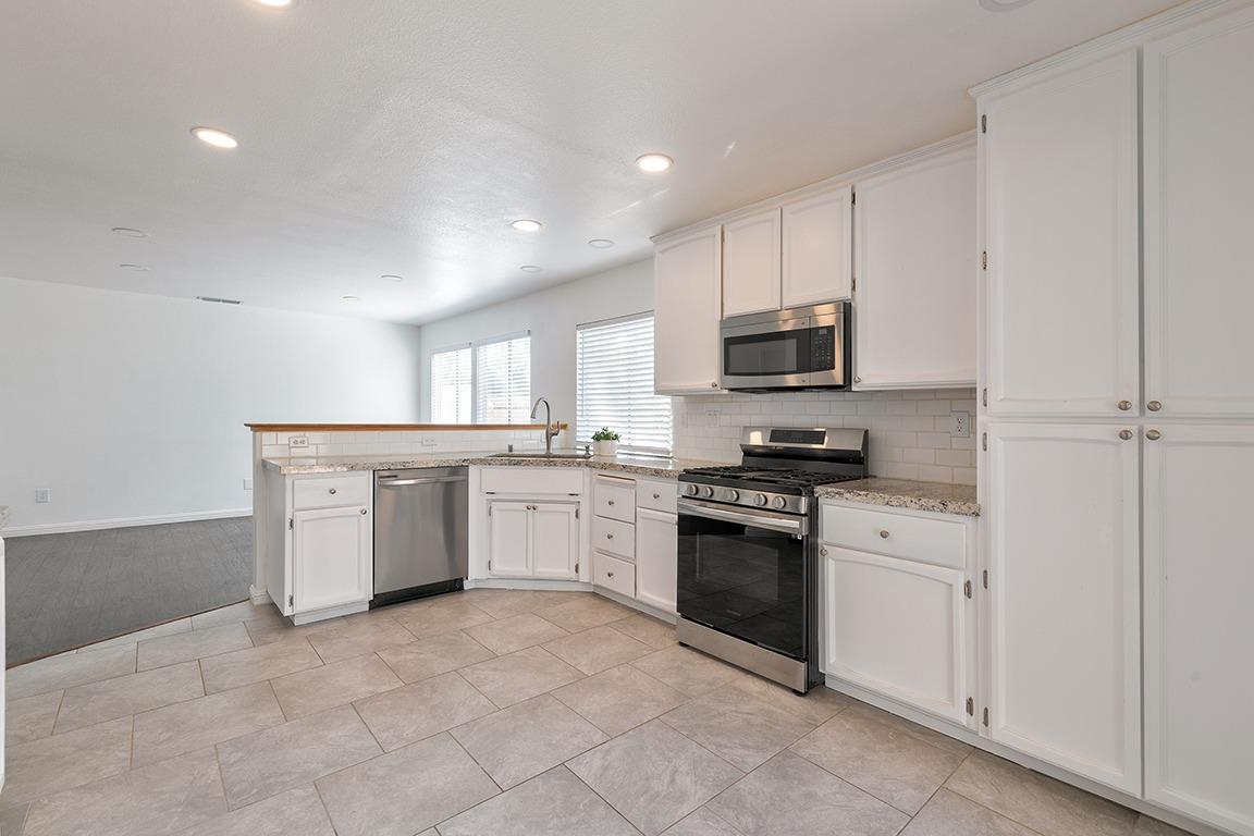 Detail Gallery Image 17 of 49 For 3449 Hawk Heights Ct, Antelope,  CA 95843 - 3 Beds | 2/1 Baths