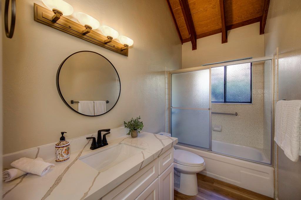 Detail Gallery Image 23 of 32 For 5900 Oak Ave, Carmichael,  CA 95608 - 2 Beds | 2 Baths