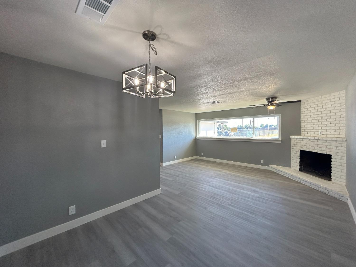 Detail Gallery Image 6 of 18 For 949 B St, Yuba City,  CA 95991 - 3 Beds | 2 Baths