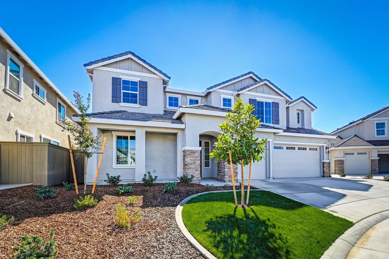 Detail Gallery Image 2 of 10 For 3032 Shasta Daisy Cir, Roseville,  CA 95747 - 5 Beds | 4/1 Baths