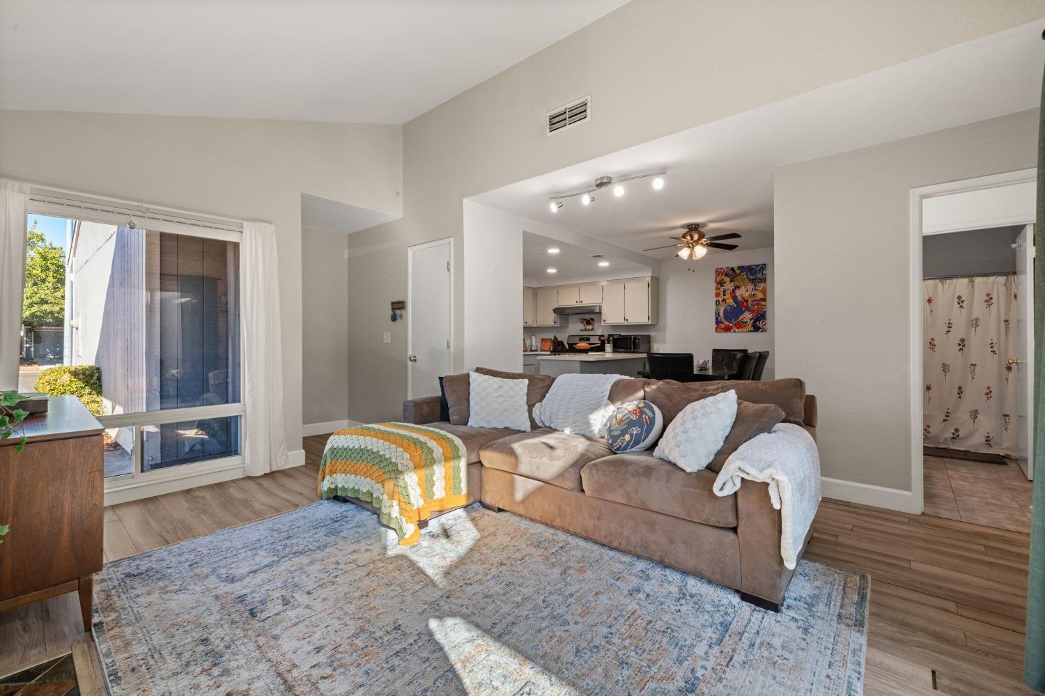 Detail Gallery Image 11 of 40 For 315 R St, Lincoln,  CA 95648 - 2 Beds | 2 Baths