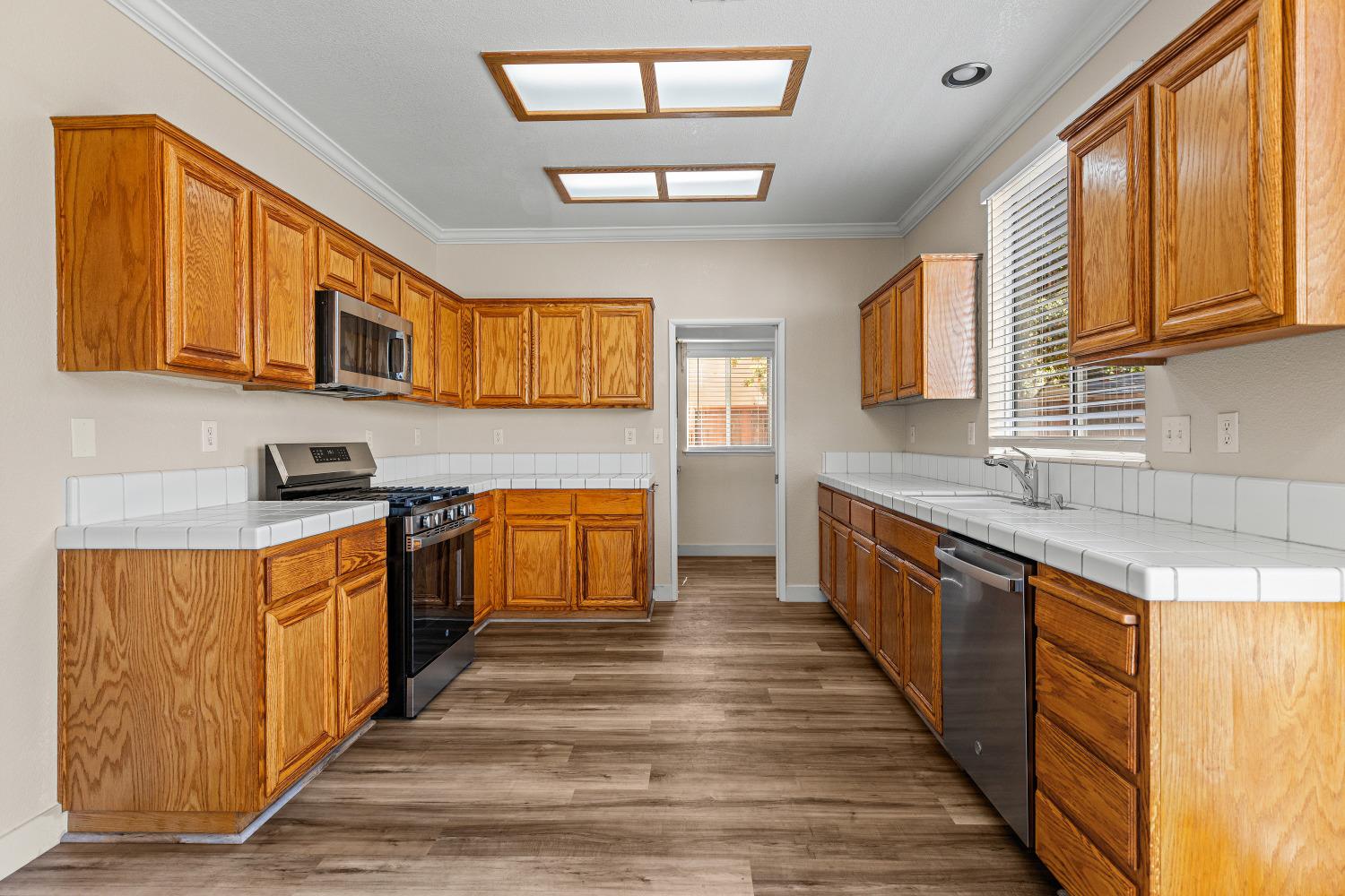 Detail Gallery Image 11 of 40 For 4263 Antique Pl, Stockton,  CA 95219 - 3 Beds | 2/1 Baths