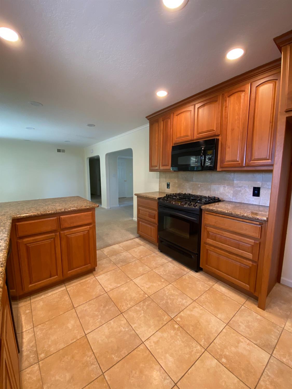 Detail Gallery Image 36 of 63 For 8236 Arroyo Way, Stockton,  CA 95209 - 3 Beds | 2 Baths