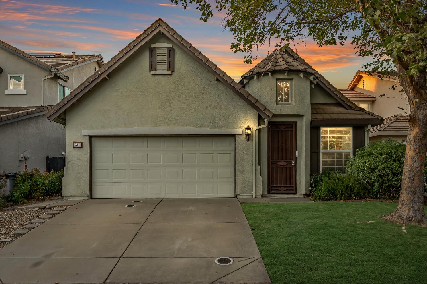 Detail Gallery Image 1 of 22 For 317 Aspen Ct, Roseville,  CA 95678 - 3 Beds | 2 Baths