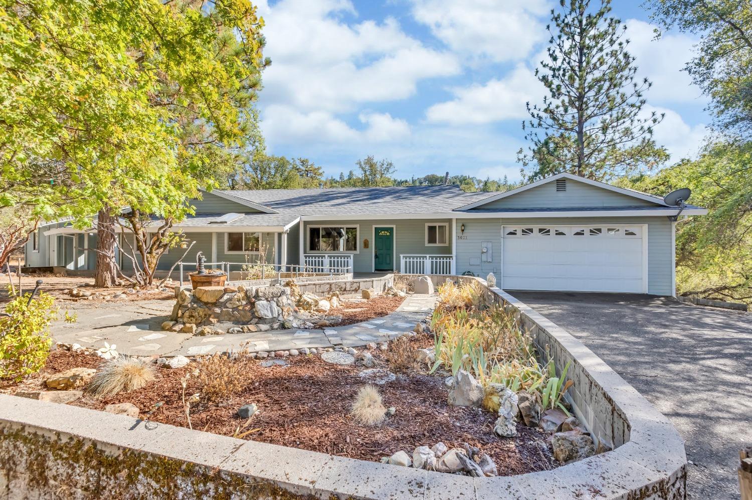 Detail Gallery Image 2 of 27 For 3021 Lansdowne Ln, Placerville,  CA 95667 - 3 Beds | 2/1 Baths