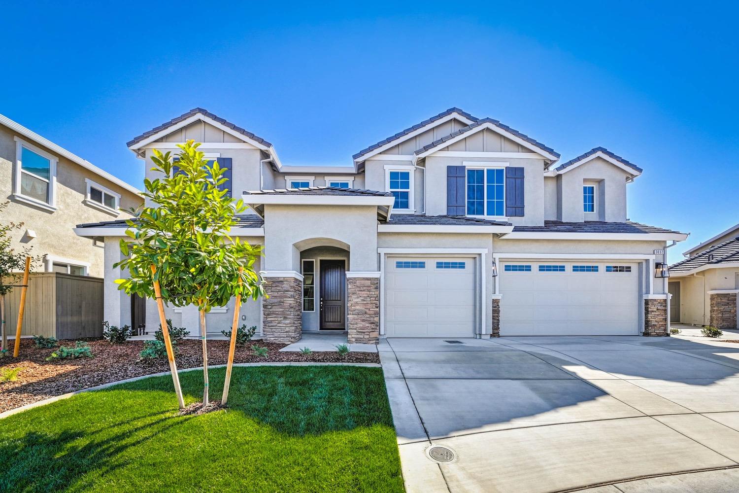 Detail Gallery Image 1 of 10 For 3032 Shasta Daisy Cir, Roseville,  CA 95747 - 5 Beds | 4/1 Baths