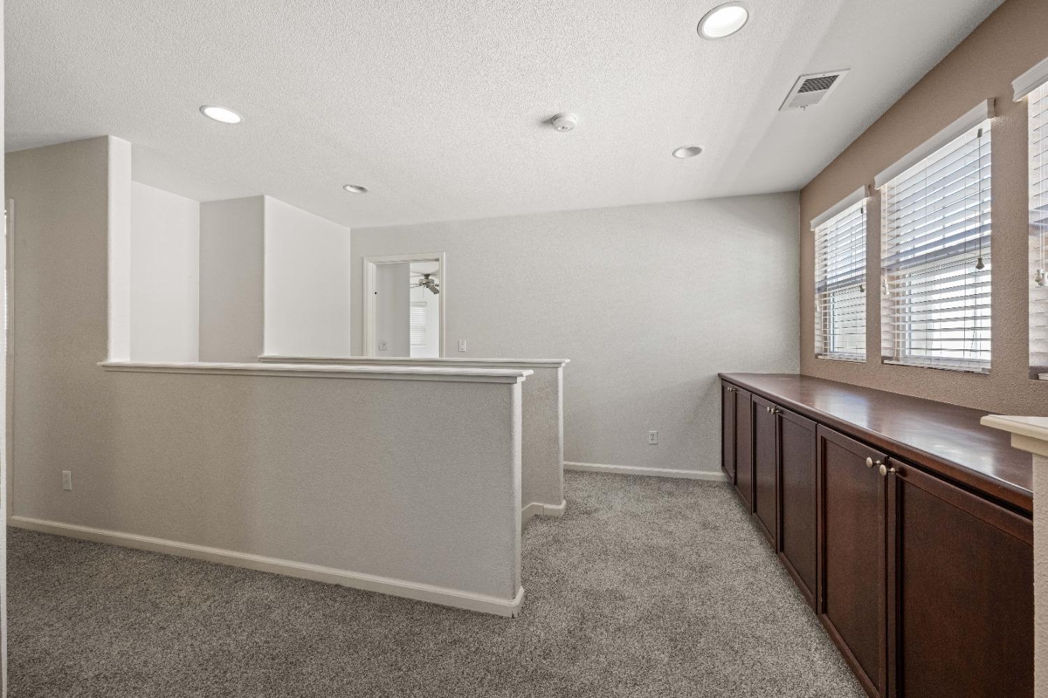 Detail Gallery Image 16 of 29 For 1192 Impressionist Loop, Roseville,  CA 95747 - 3 Beds | 2/1 Baths