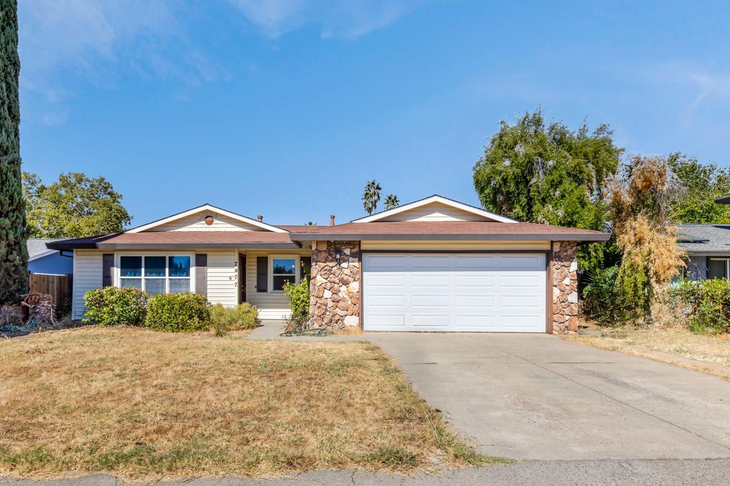 Detail Gallery Image 2 of 17 For 7477 Mar Vista Way, Citrus Heights,  CA 95621 - 4 Beds | 2 Baths