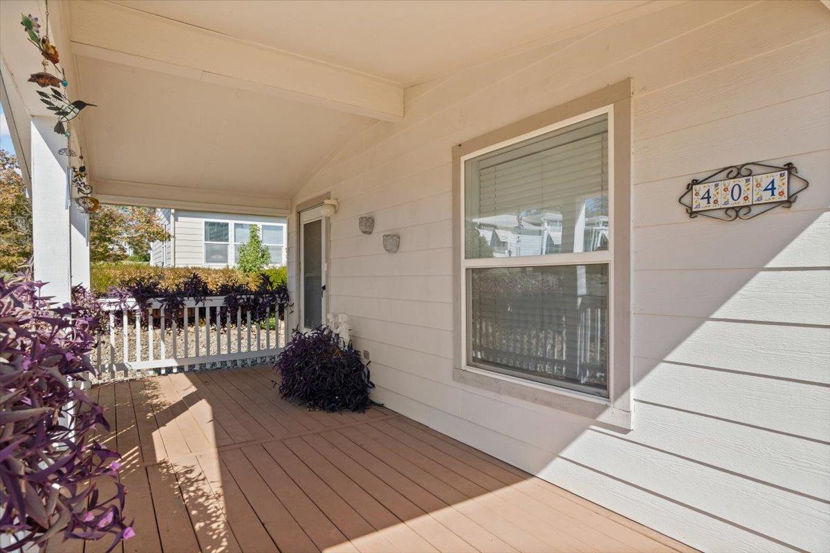 Detail Gallery Image 1 of 18 For 404 Tanglewood, Oroville,  CA 95966 - 2 Beds | 2 Baths