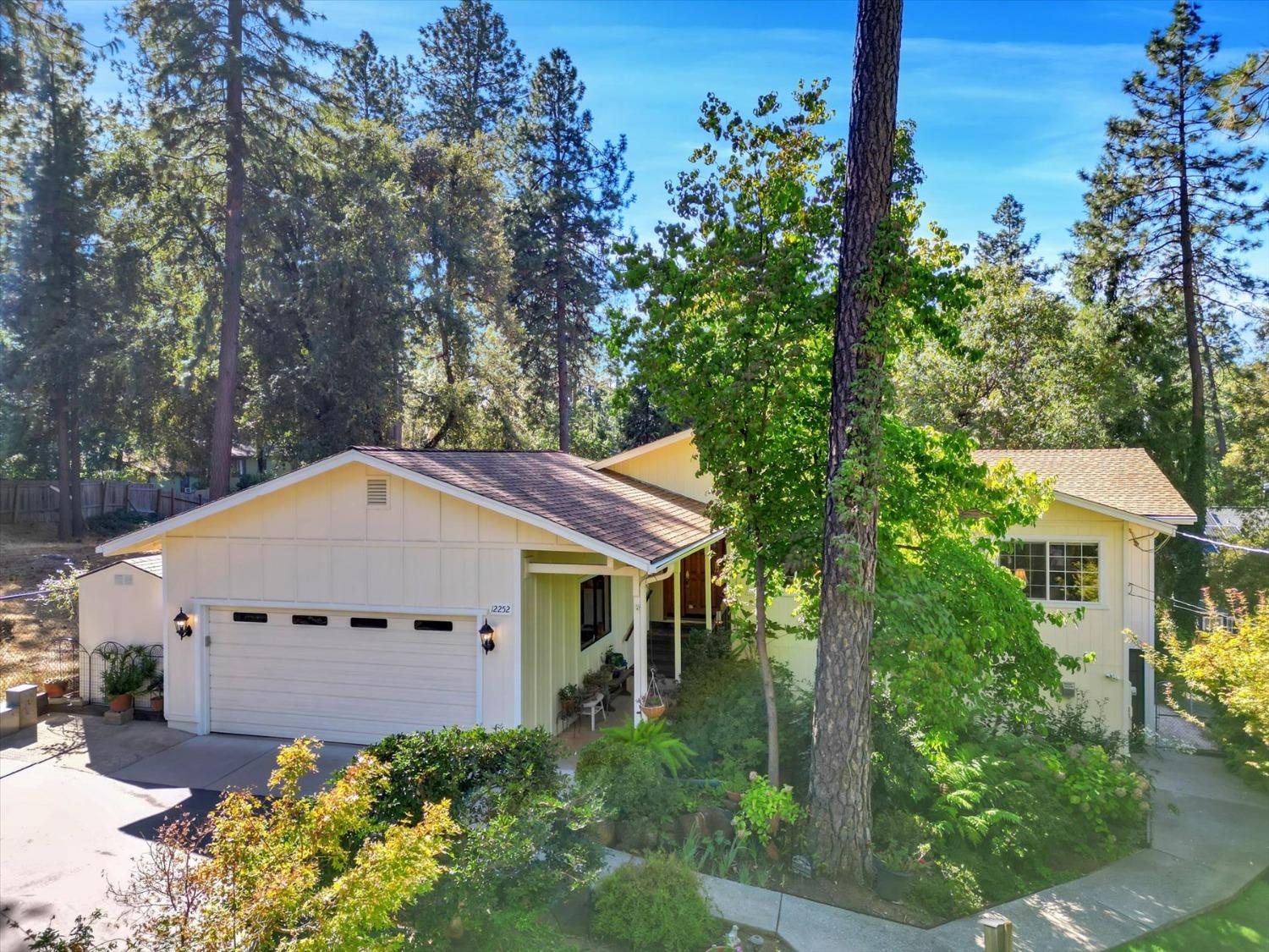 Detail Gallery Image 1 of 53 For 12252 Francis Dr, Grass Valley,  CA 95949 - 3 Beds | 2 Baths