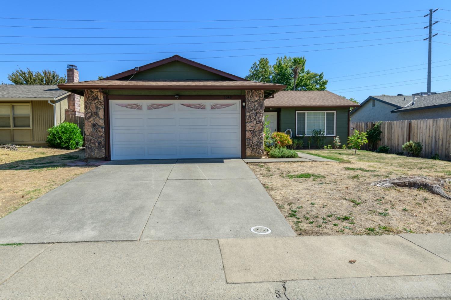 Detail Gallery Image 4 of 21 For 5040 Earlcort Cir, Sacramento,  CA 95842 - 3 Beds | 1 Baths