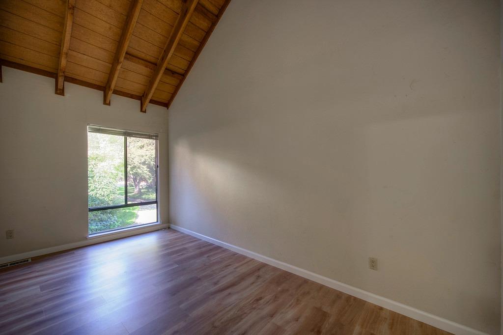 Detail Gallery Image 22 of 32 For 5900 Oak Ave, Carmichael,  CA 95608 - 2 Beds | 2 Baths