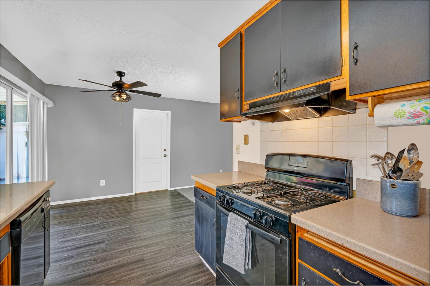 Detail Gallery Image 10 of 34 For 1512 Bay St, Los Banos,  CA 93635 - 3 Beds | 1/1 Baths