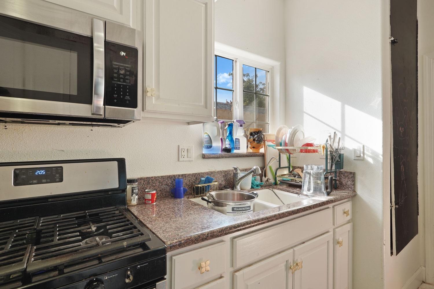 Detail Gallery Image 11 of 27 For 207 California Ave, Modesto,  CA 95351 - 2 Beds | 2 Baths