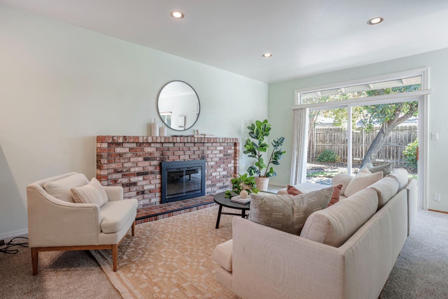 Detail Gallery Image 6 of 27 For 8324 Lake Forest Dr, Sacramento,  CA 95826 - 4 Beds | 2 Baths