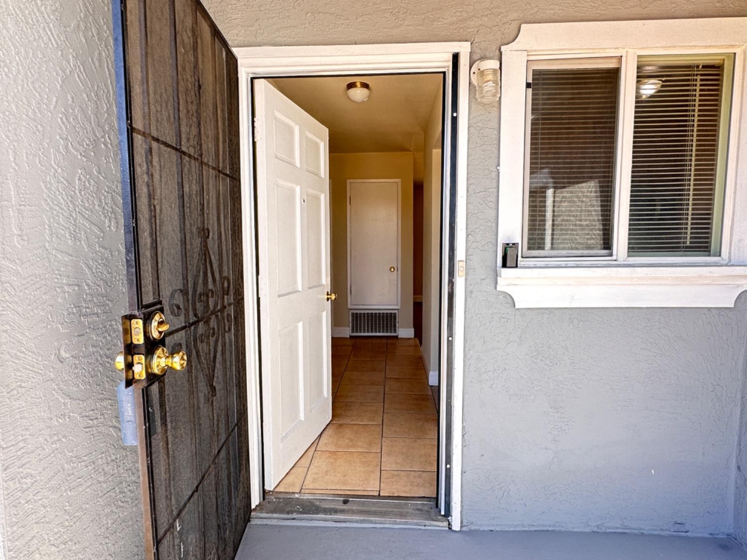 Detail Gallery Image 5 of 44 For 609 Trumpet Pl, Modesto,  CA 95351 - 3 Beds | 2 Baths