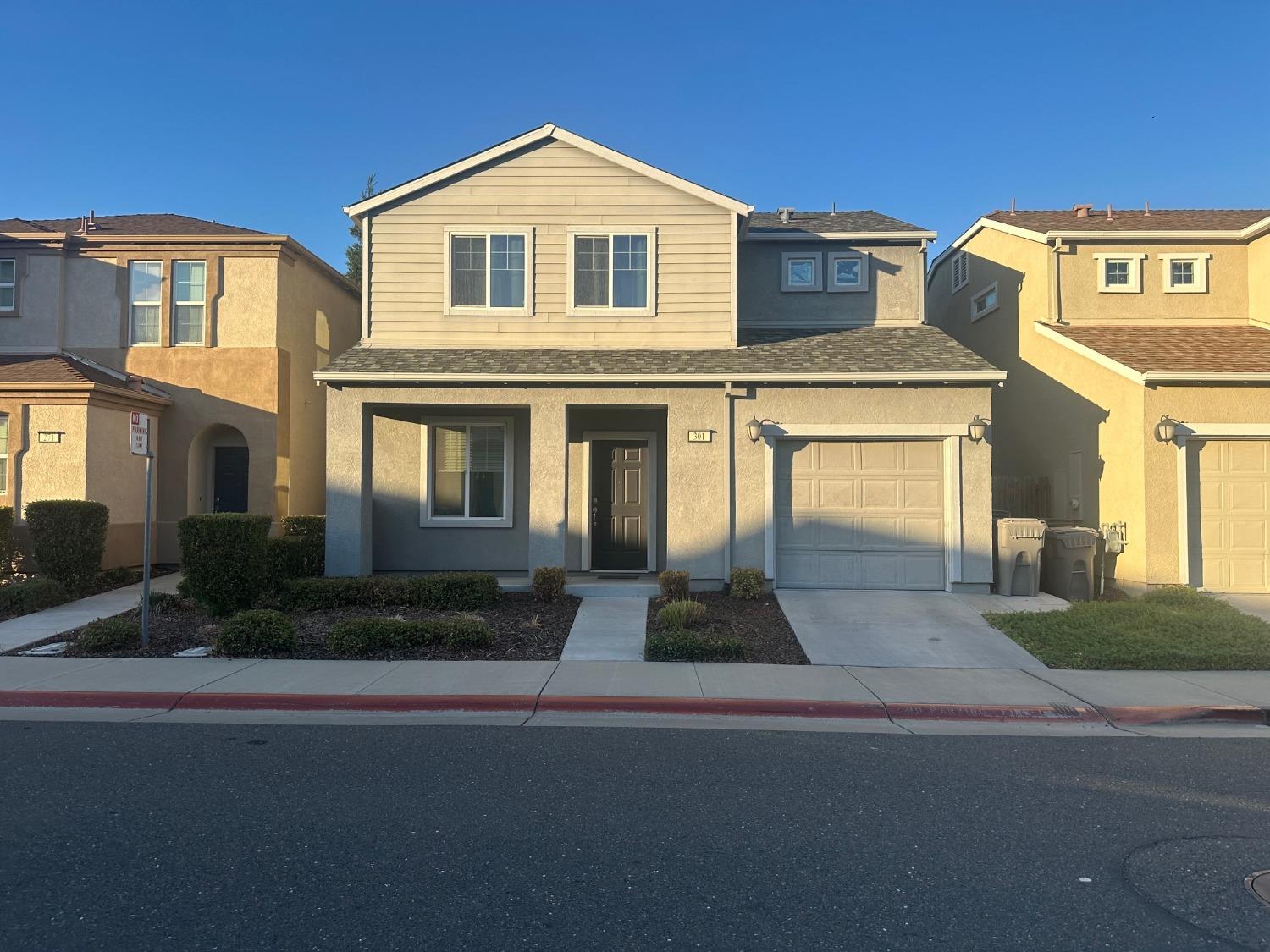 Detail Gallery Image 1 of 1 For 301 Maidenbrook Ln, Sacramento,  CA 95823 - 3 Beds | 2/1 Baths