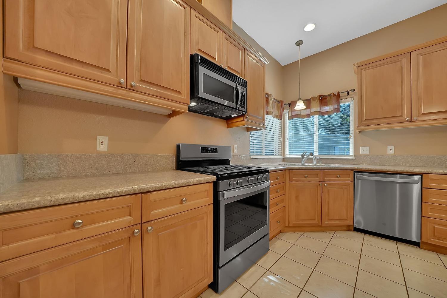 Detail Gallery Image 11 of 64 For 5736 Bergsma Ln, Valley Springs,  CA 95252 - 3 Beds | 2 Baths