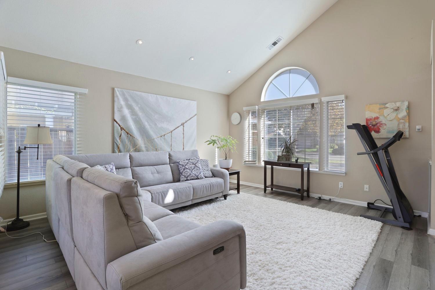 Detail Gallery Image 10 of 42 For 10225 River Oaks Dr, Stockton,  CA 95209 - 4 Beds | 2/1 Baths