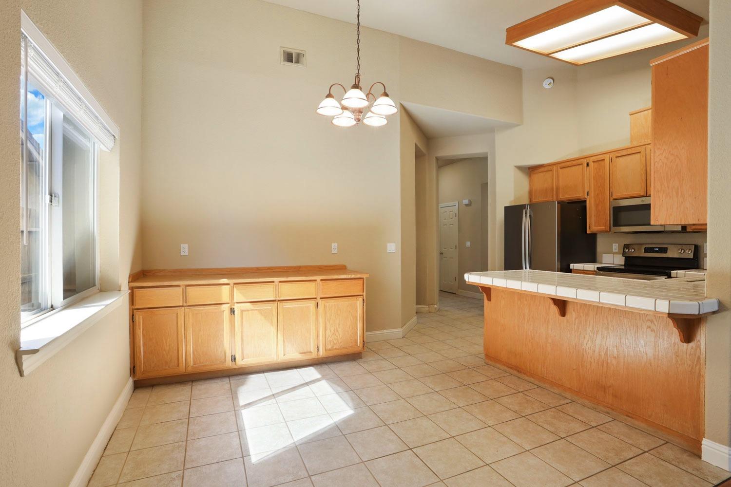 Detail Gallery Image 14 of 32 For 1818 Blackbird Pl, Lodi,  CA 95240 - 3 Beds | 2 Baths