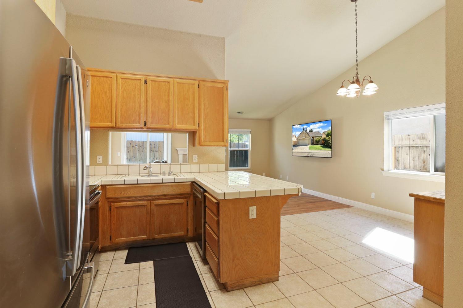 Detail Gallery Image 11 of 32 For 1818 Blackbird Pl, Lodi,  CA 95240 - 3 Beds | 2 Baths