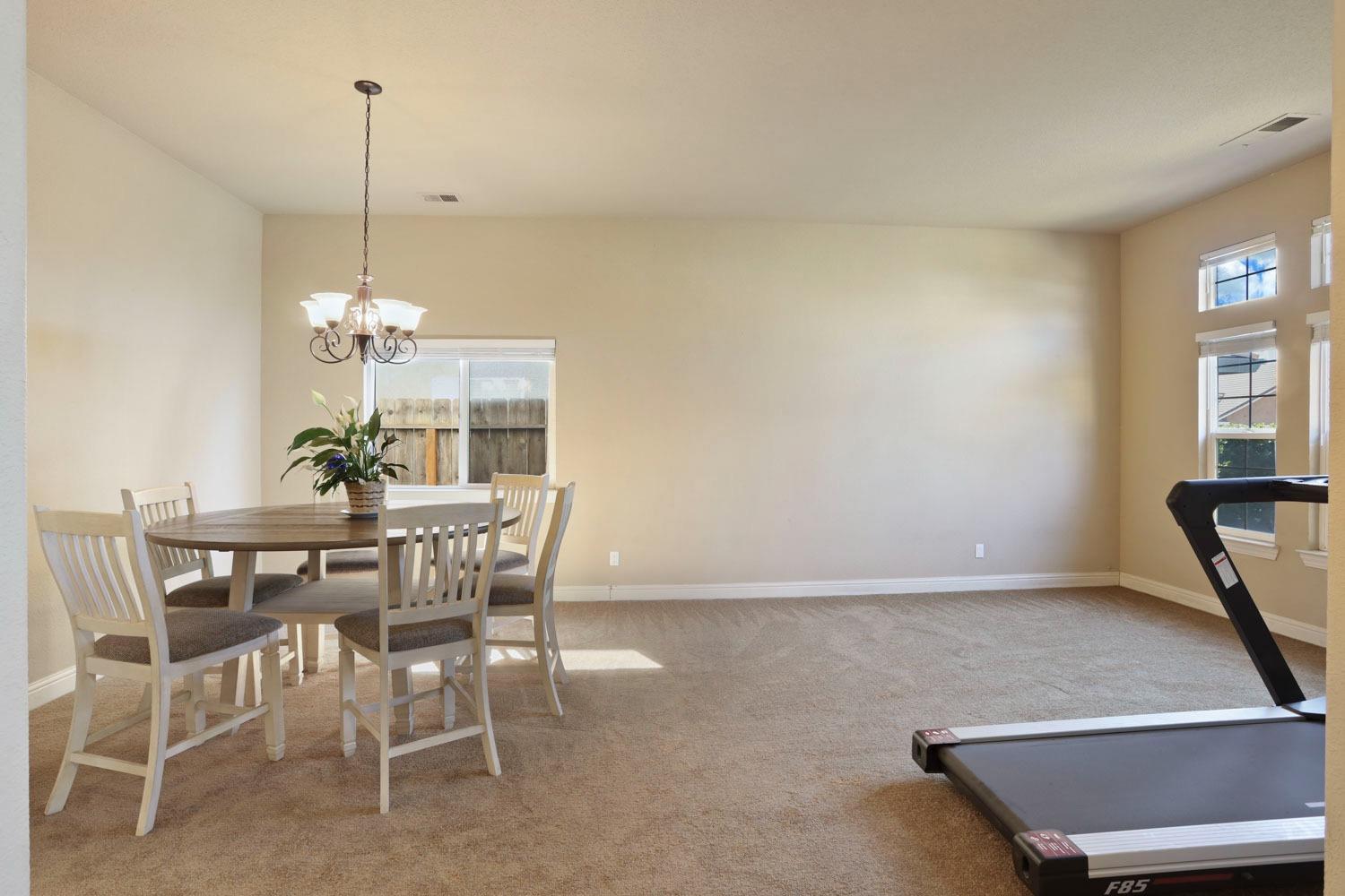 Detail Gallery Image 5 of 32 For 1818 Blackbird Pl, Lodi,  CA 95240 - 3 Beds | 2 Baths