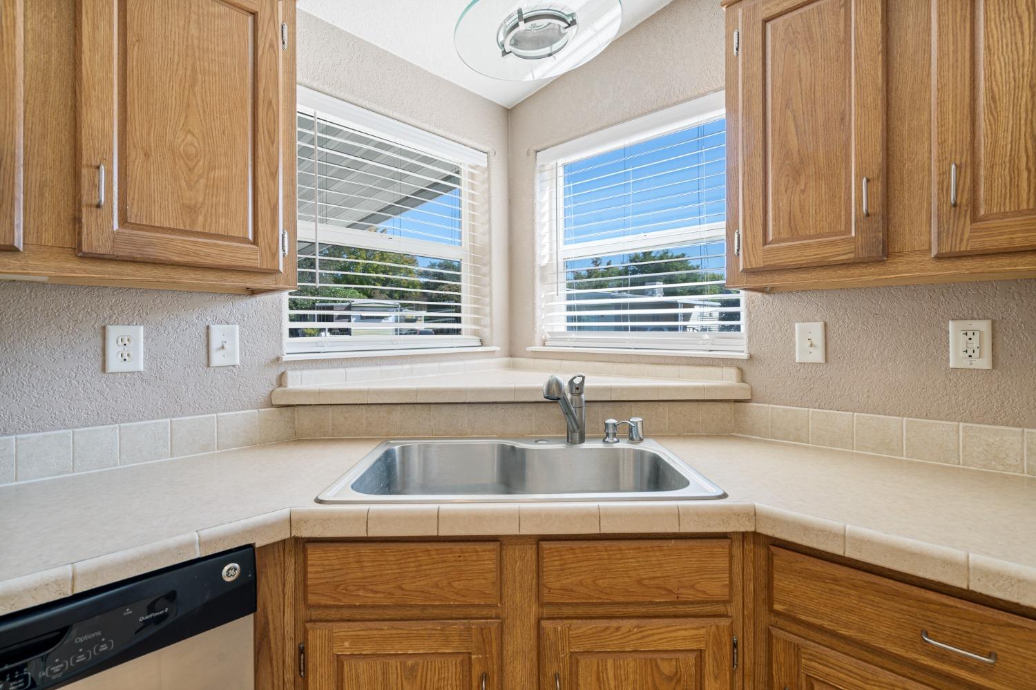 Detail Gallery Image 8 of 33 For 235 Bluebird Ln, Folsom,  CA 95630 - 3 Beds | 2 Baths