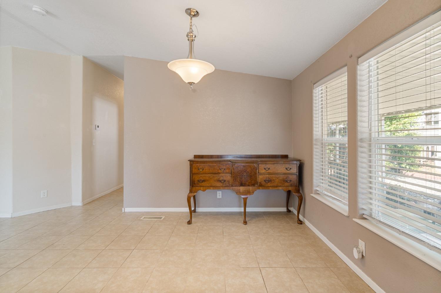 Detail Gallery Image 9 of 33 For 235 Bluebird Ln, Folsom,  CA 95630 - 3 Beds | 2 Baths