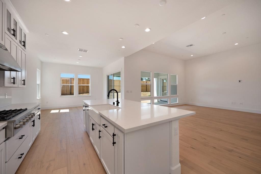 Detail Gallery Image 11 of 39 For 9510 Tenaya Peak Pl, Granite Bay,  CA 95661 - 4 Beds | 3/1 Baths