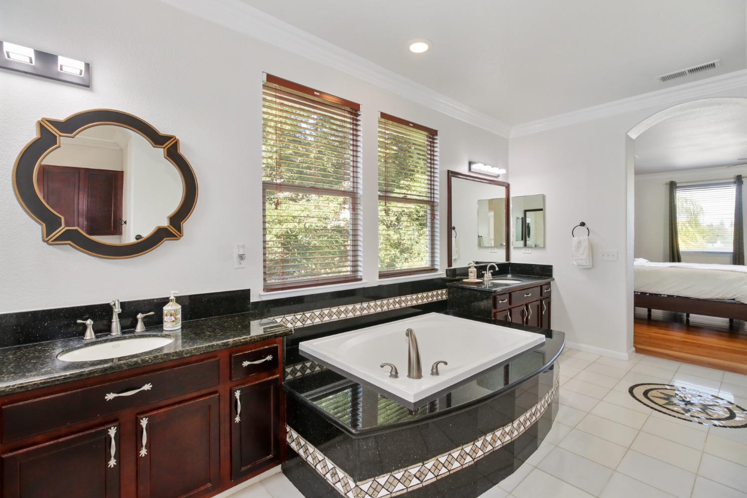 Detail Gallery Image 53 of 88 For 9867 Cortino Way, Elk Grove,  CA 95757 - 6 Beds | 4/1 Baths