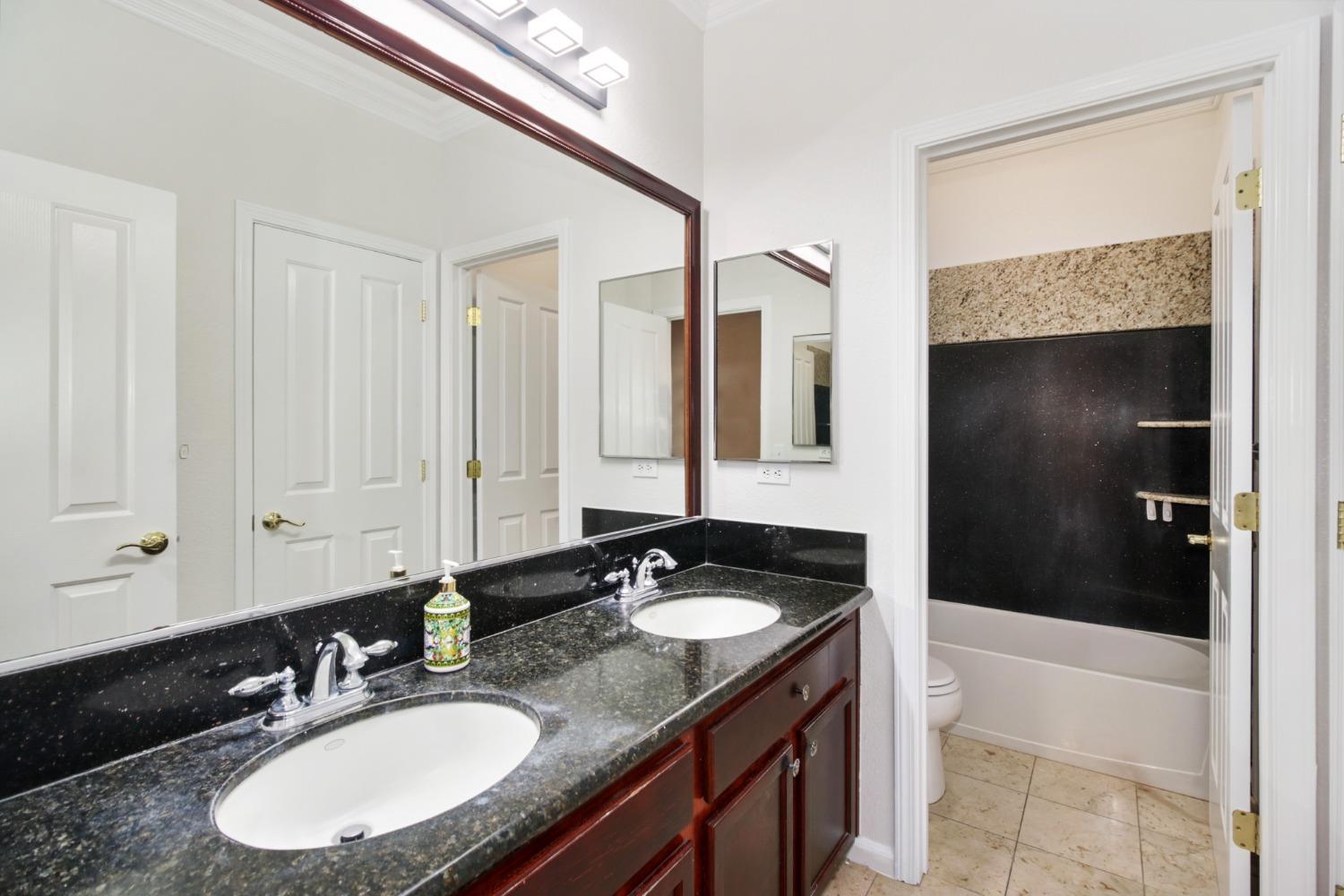 Detail Gallery Image 69 of 88 For 9867 Cortino Way, Elk Grove,  CA 95757 - 6 Beds | 4/1 Baths