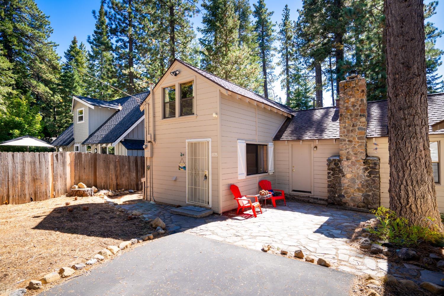 Detail Gallery Image 3 of 26 For 1775 Cedar Crest Ave, Tahoe City,  CA 96145 - 3 Beds | 2 Baths