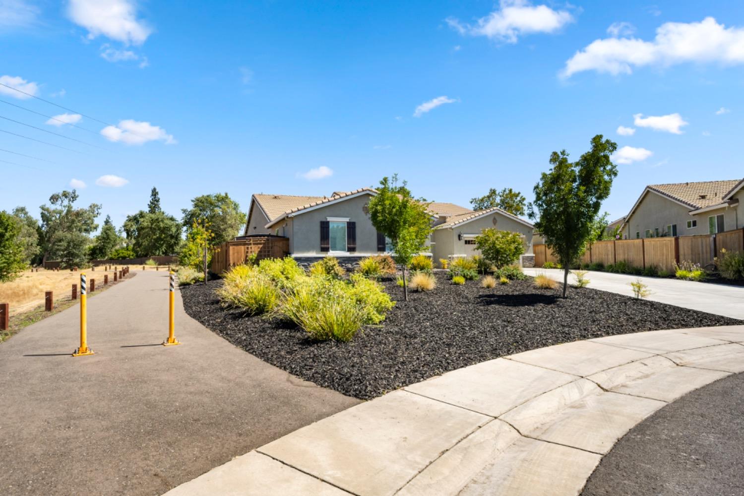 Detail Gallery Image 3 of 68 For 3730 Golden Eagle Pl, Roseville,  CA 95747 - 4 Beds | 3/1 Baths