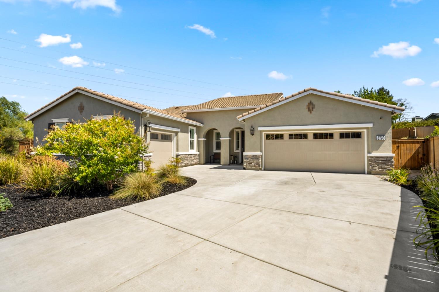 Detail Gallery Image 5 of 68 For 3730 Golden Eagle Pl, Roseville,  CA 95747 - 4 Beds | 3/1 Baths