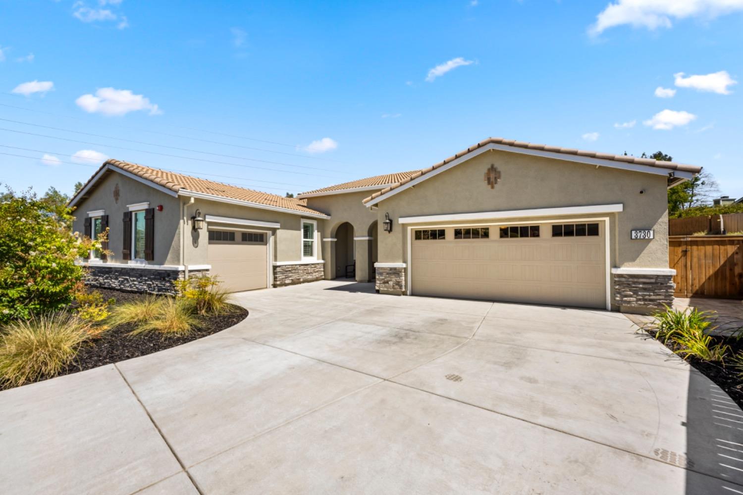 Detail Gallery Image 2 of 68 For 3730 Golden Eagle Pl, Roseville,  CA 95747 - 4 Beds | 3/1 Baths