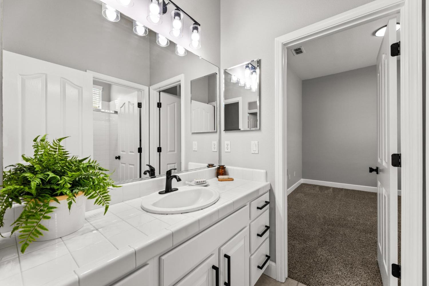 Detail Gallery Image 53 of 69 For 121 Vista Creek Cir, Sacramento,  CA 95835 - 4 Beds | 2/1 Baths