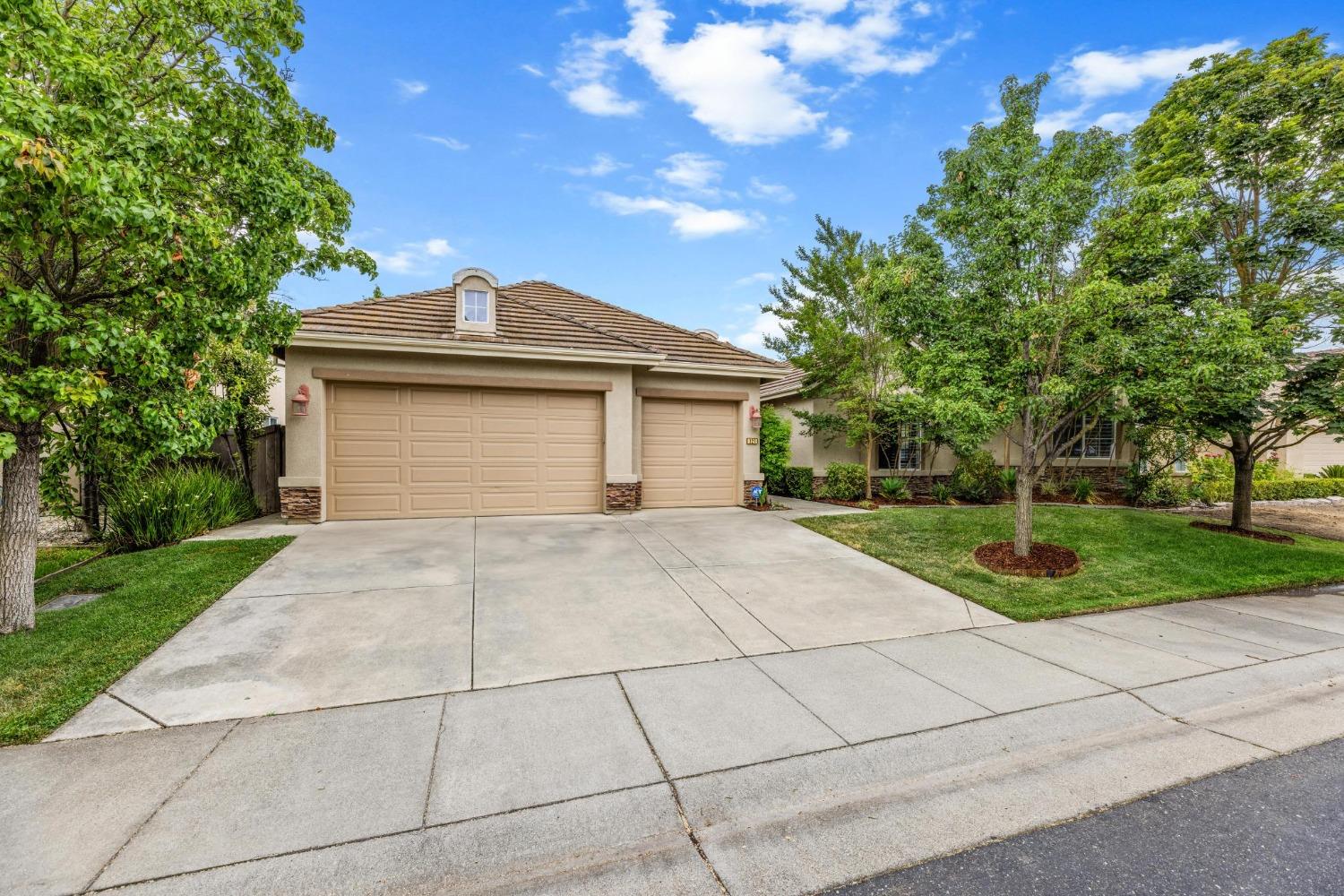 Detail Gallery Image 4 of 69 For 121 Vista Creek Cir, Sacramento,  CA 95835 - 4 Beds | 2/1 Baths