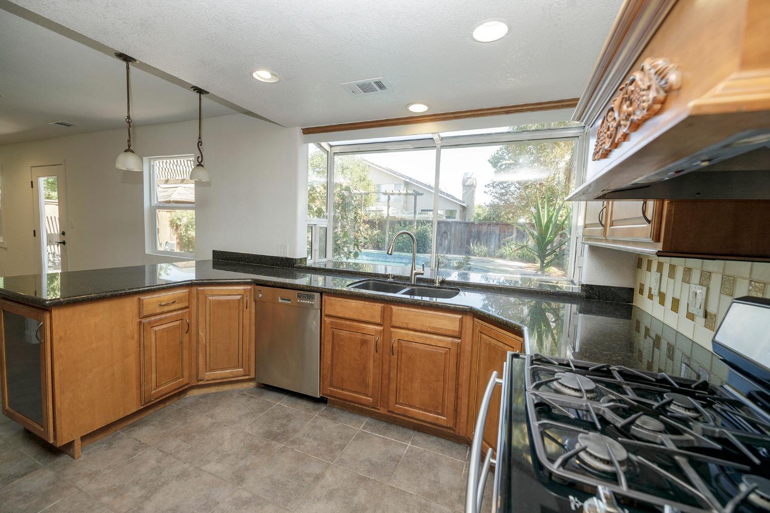 Detail Gallery Image 18 of 54 For 1498 Monterey Ct, Tracy,  CA 95376 - 3 Beds | 2/1 Baths