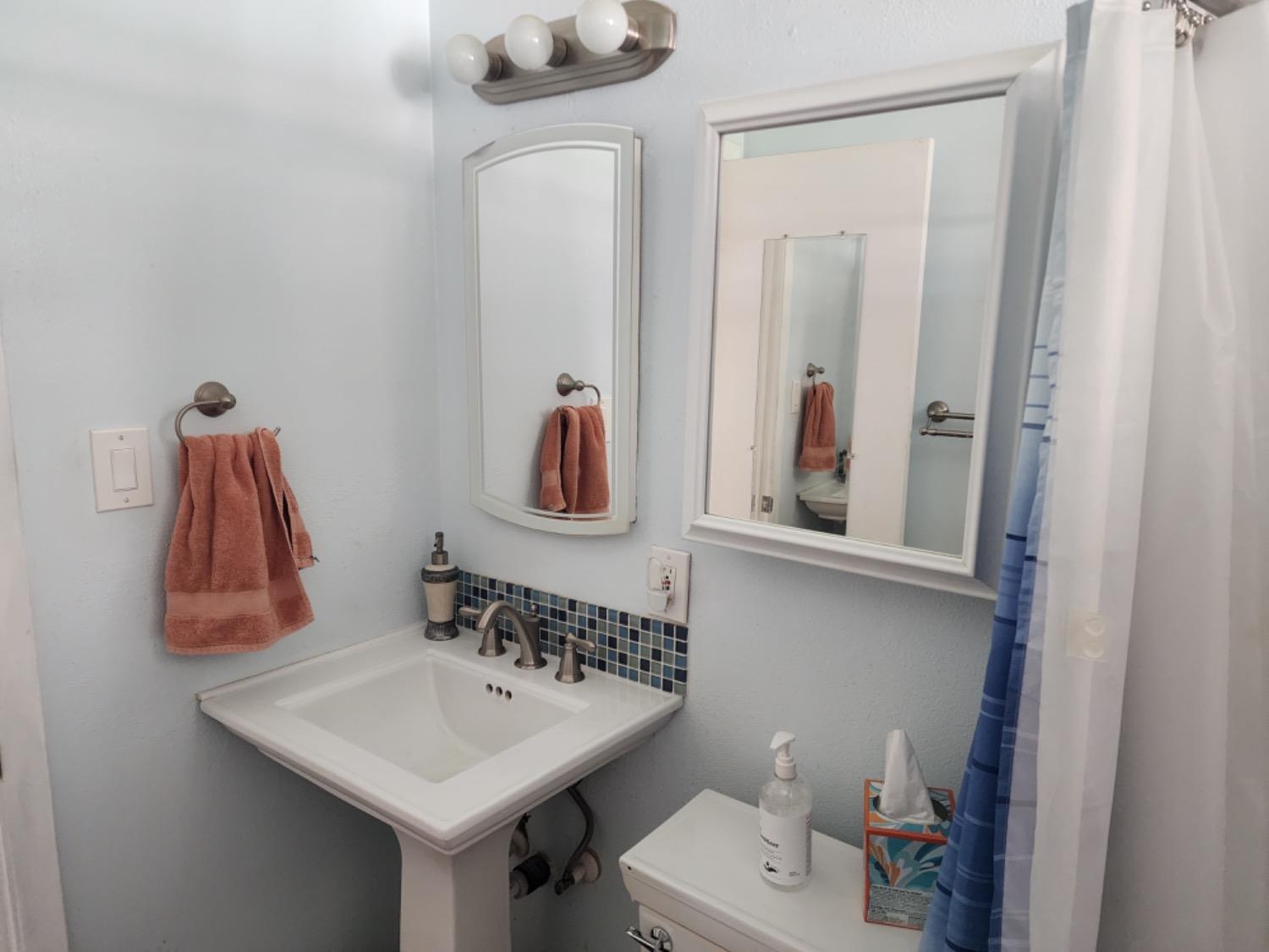 Detail Gallery Image 9 of 19 For 6622 47th St, Sacramento,  CA 95823 - 3 Beds | 1 Baths