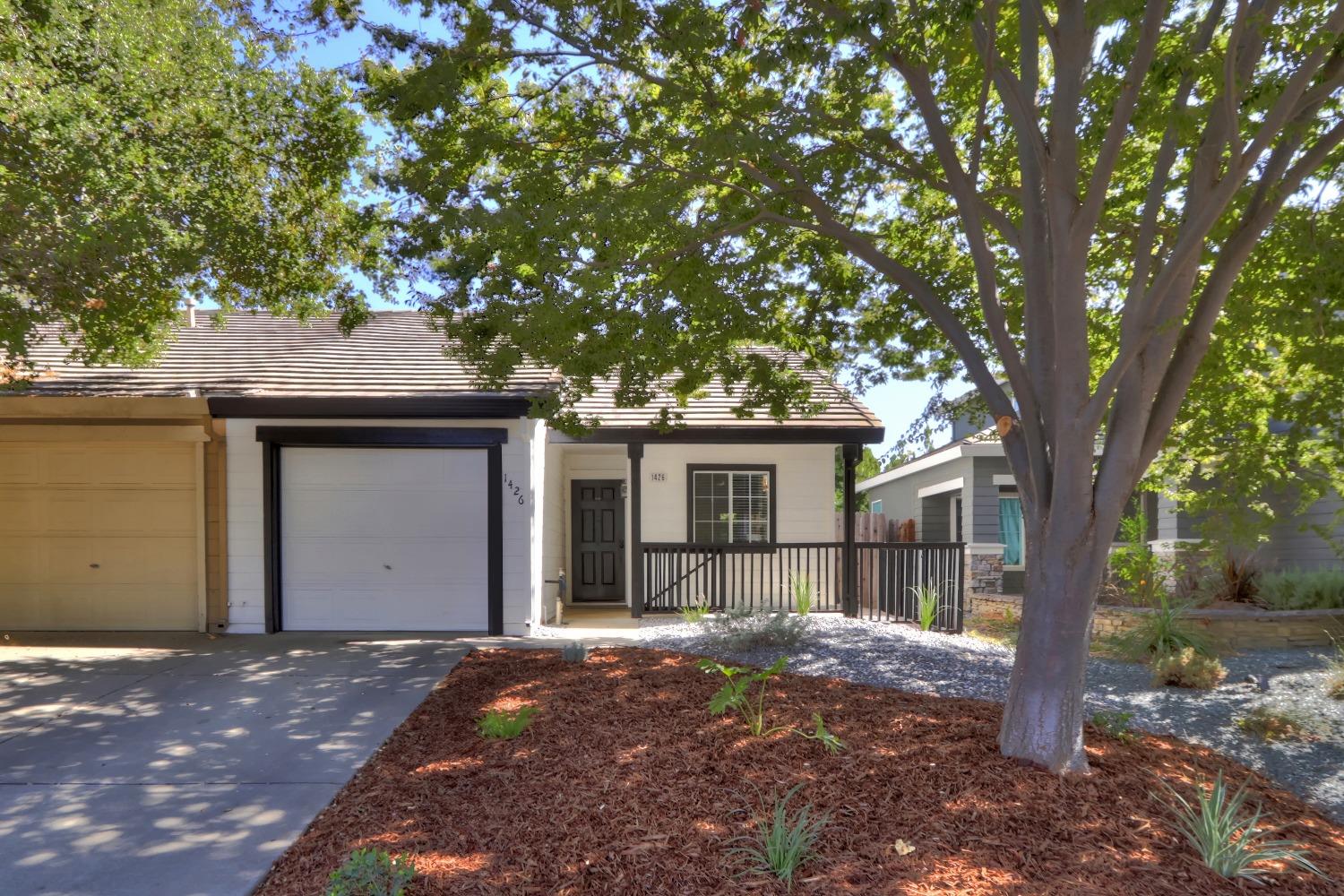 Detail Gallery Image 2 of 31 For 1426 Escolar Ct, Davis,  CA 95618 - 2 Beds | 2 Baths