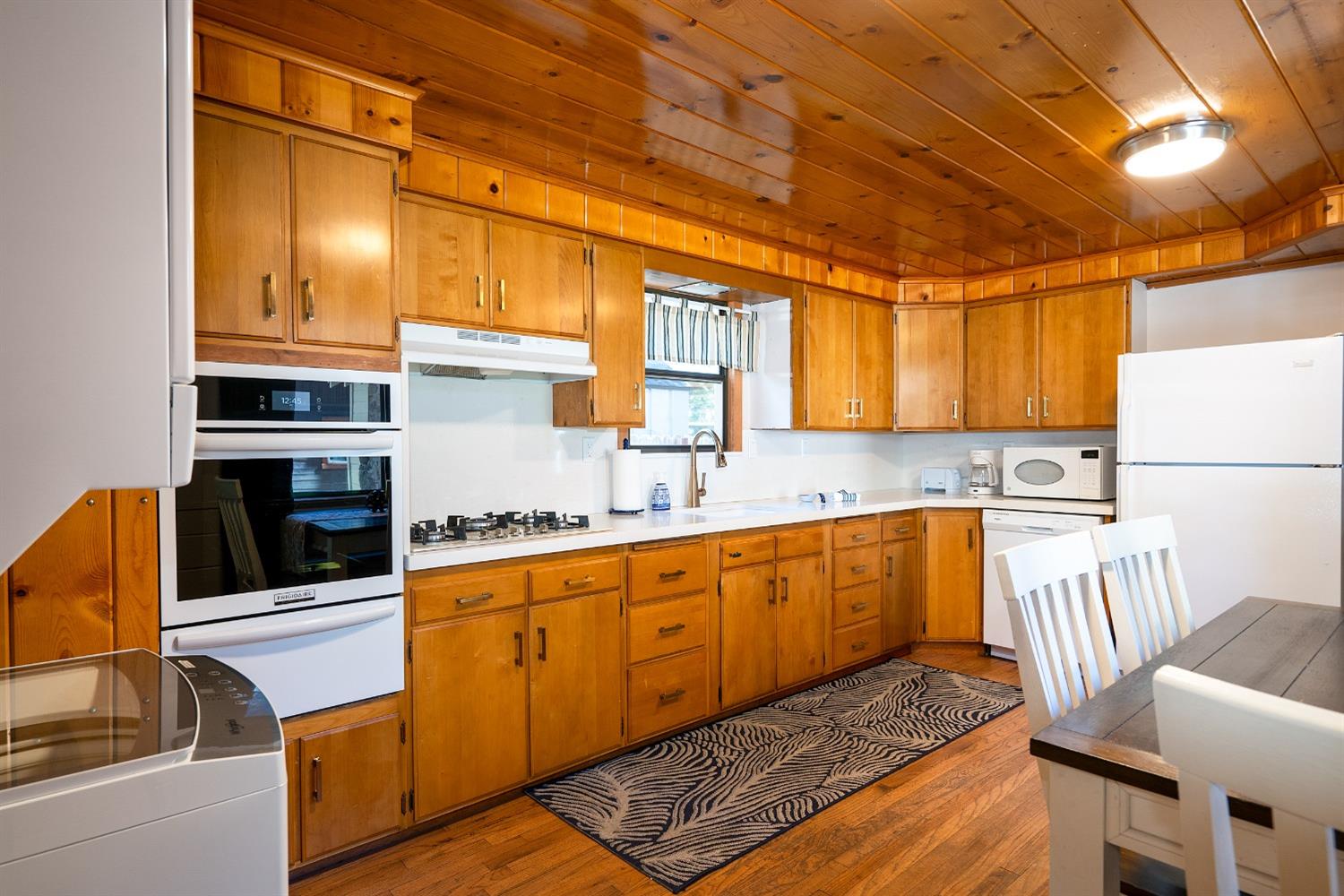 Detail Gallery Image 6 of 26 For 1775 Cedar Crest Ave, Tahoe City,  CA 96145 - 3 Beds | 2 Baths