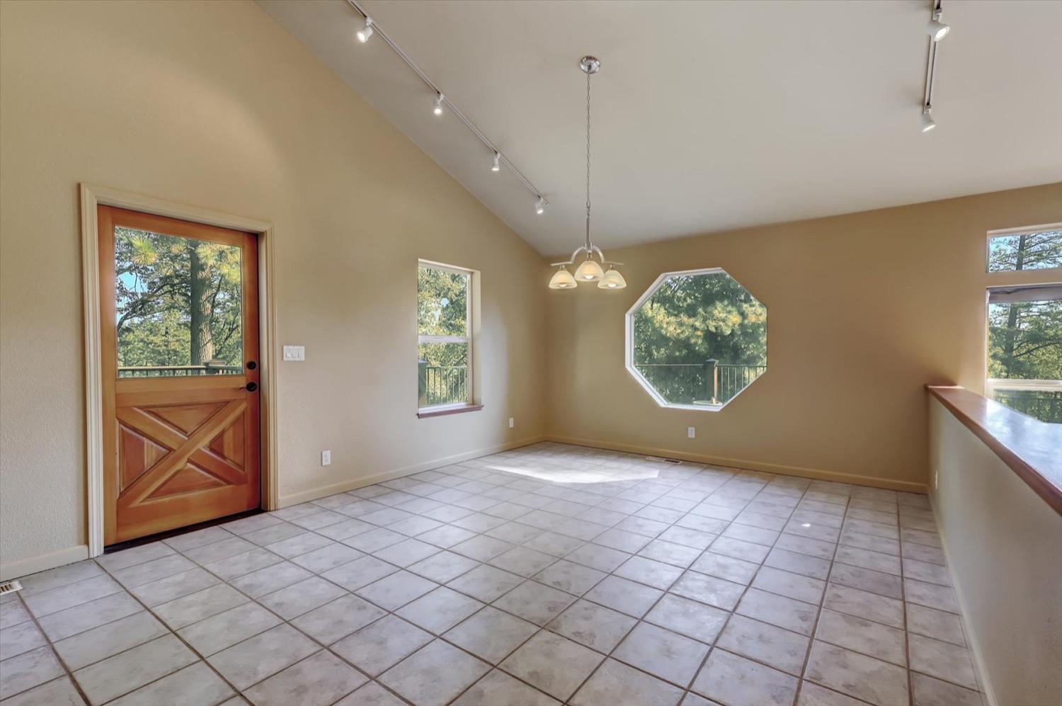 Detail Gallery Image 9 of 70 For 14679 Cattail Ln, Grass Valley,  CA 95945 - 3 Beds | 2 Baths