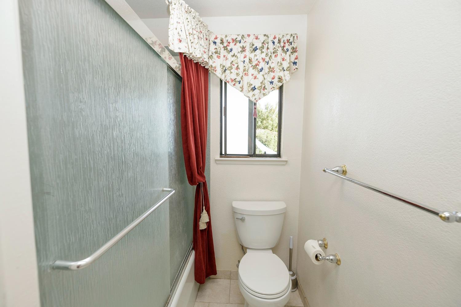 Detail Gallery Image 32 of 71 For 8525 E Monte Vista Ave, Denair,  CA 95316 - 5 Beds | 2/1 Baths