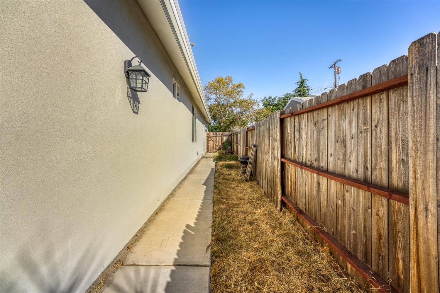 Detail Gallery Image 39 of 40 For 2755 Berger Ave, Sacramento,  CA 95815 - 3 Beds | 2 Baths