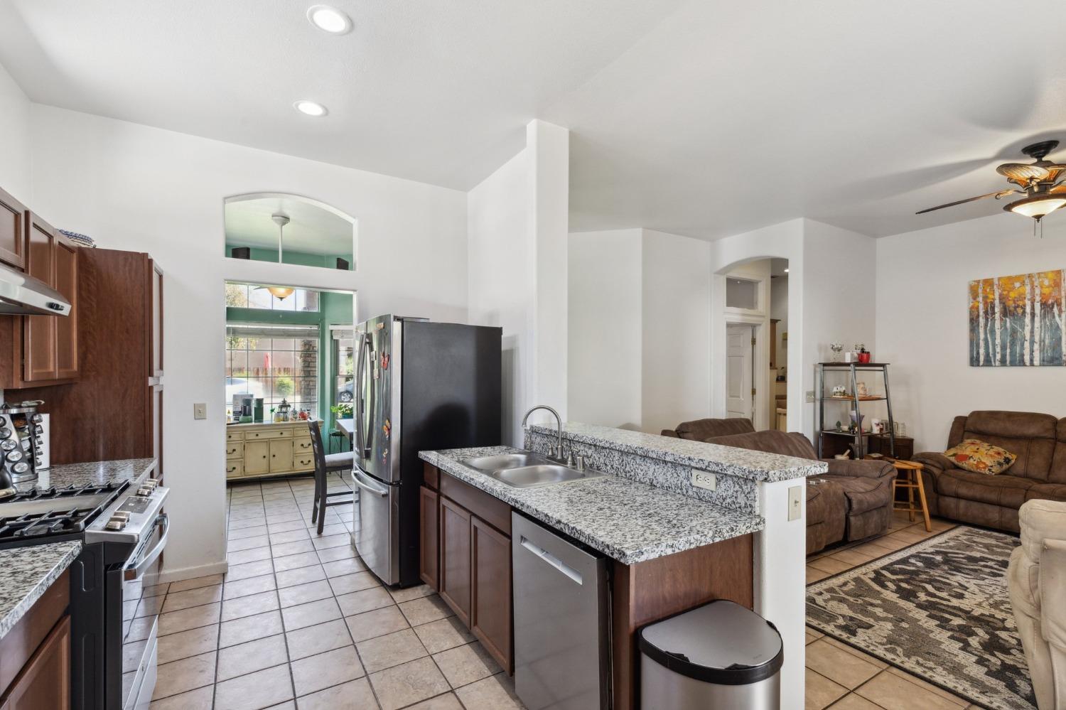 N Alexis Drive, Fresno, California image 3