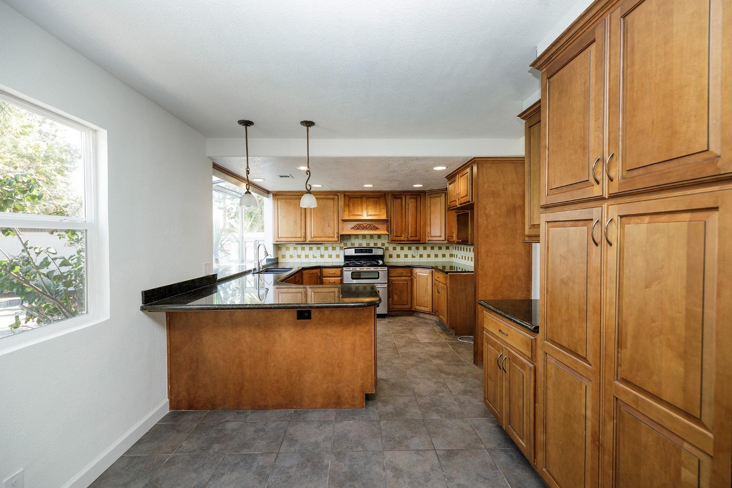 Detail Gallery Image 14 of 54 For 1498 Monterey Ct, Tracy,  CA 95376 - 3 Beds | 2/1 Baths